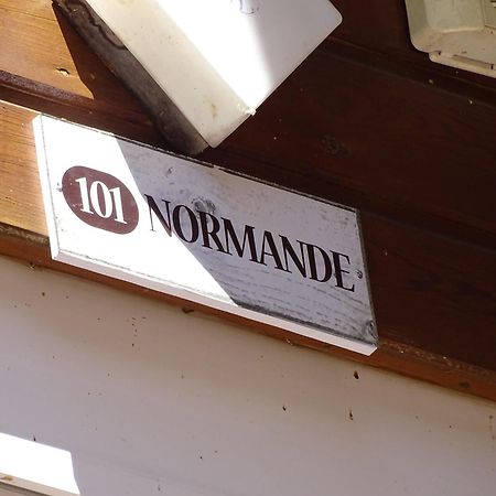 Du Cote De Chez Sam Hotel Andelaroche ภายนอก รูปภาพ